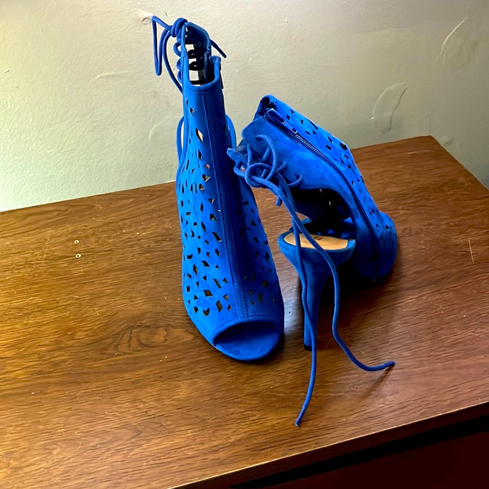 Royal blue heel